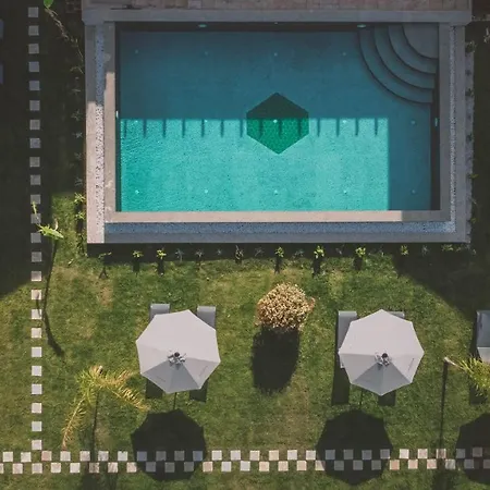 Turunc House מלון