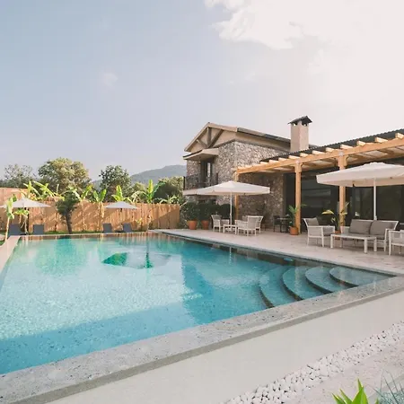 Turunc House מלון *