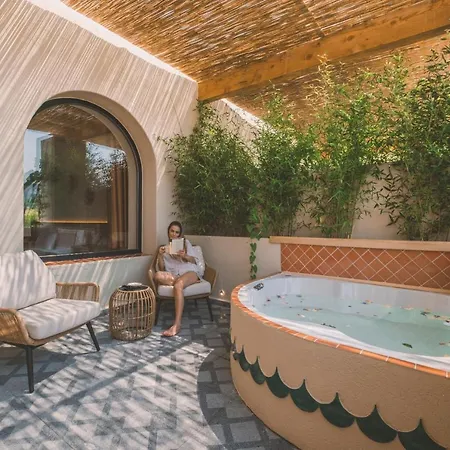 Turunc House מלון *