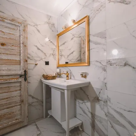 מלון Turunc House