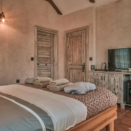 Turunc House מלון