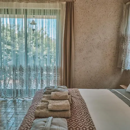 Otel Turunç House